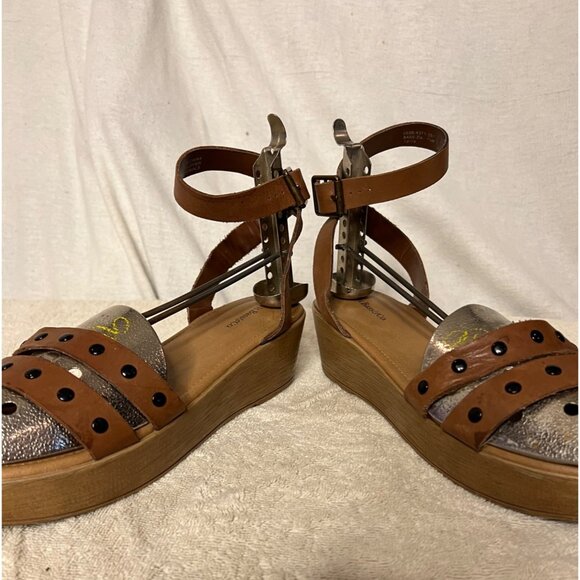 G.H. Bass & Co Leather Upper Ankle Strap Sandals Size 7.5M Brown & Metallic - Picture 8 of 12